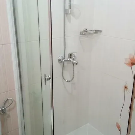 Rossa 招待所 拉夫达